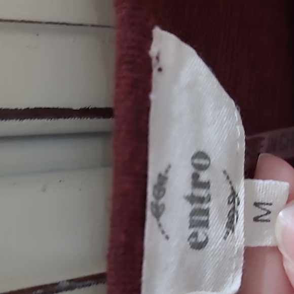 Entro Snowflake & Roses Sweater - Picture 3 of 3